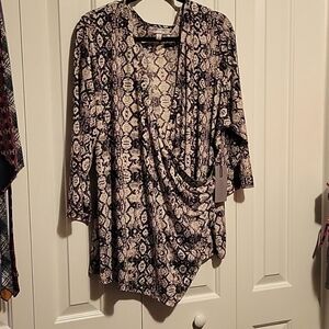 𝅺JENNIFER Lopez 2x Snakeskin pattern Blouse New with Tags